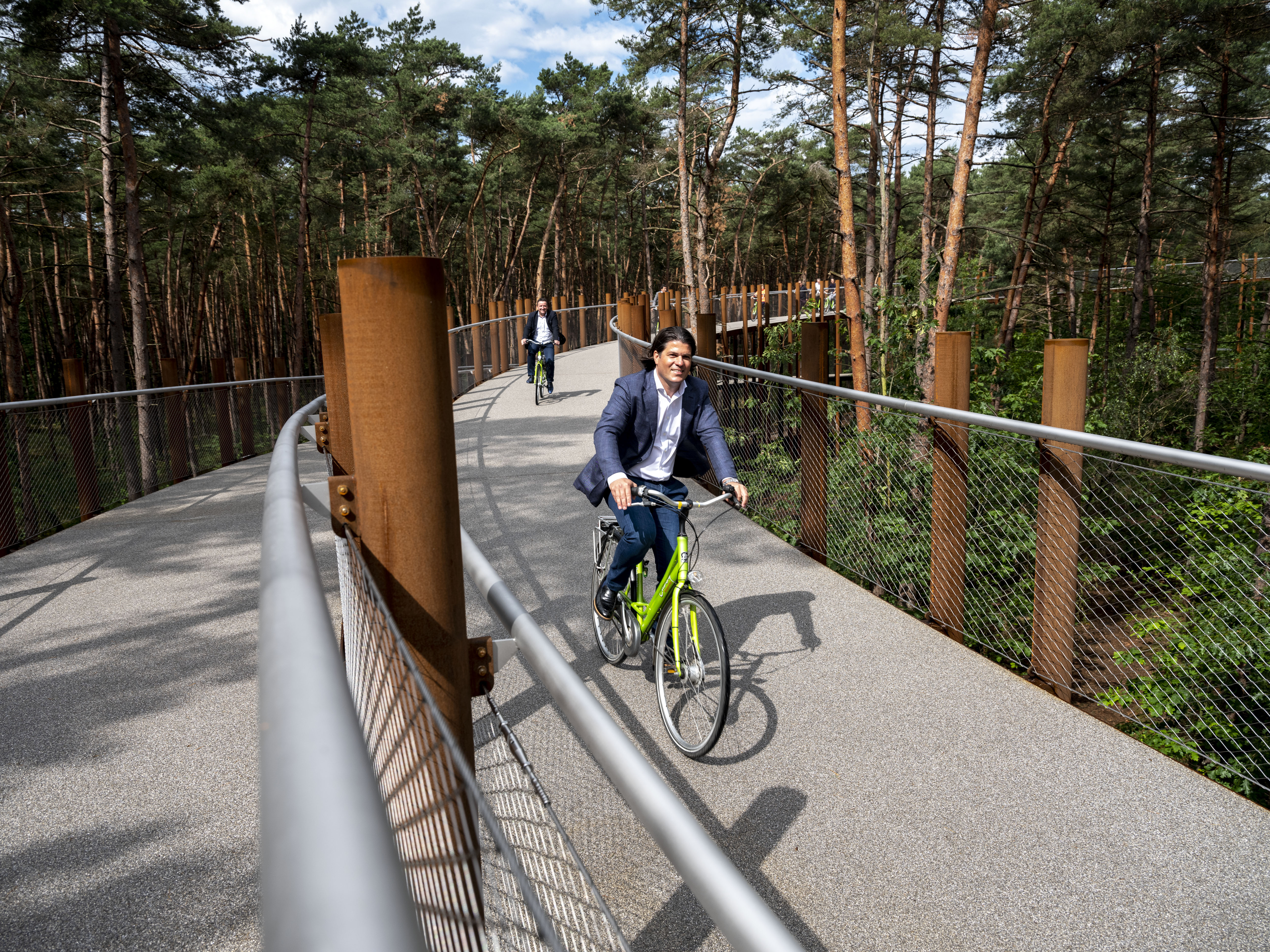 Fietsen door de bomen