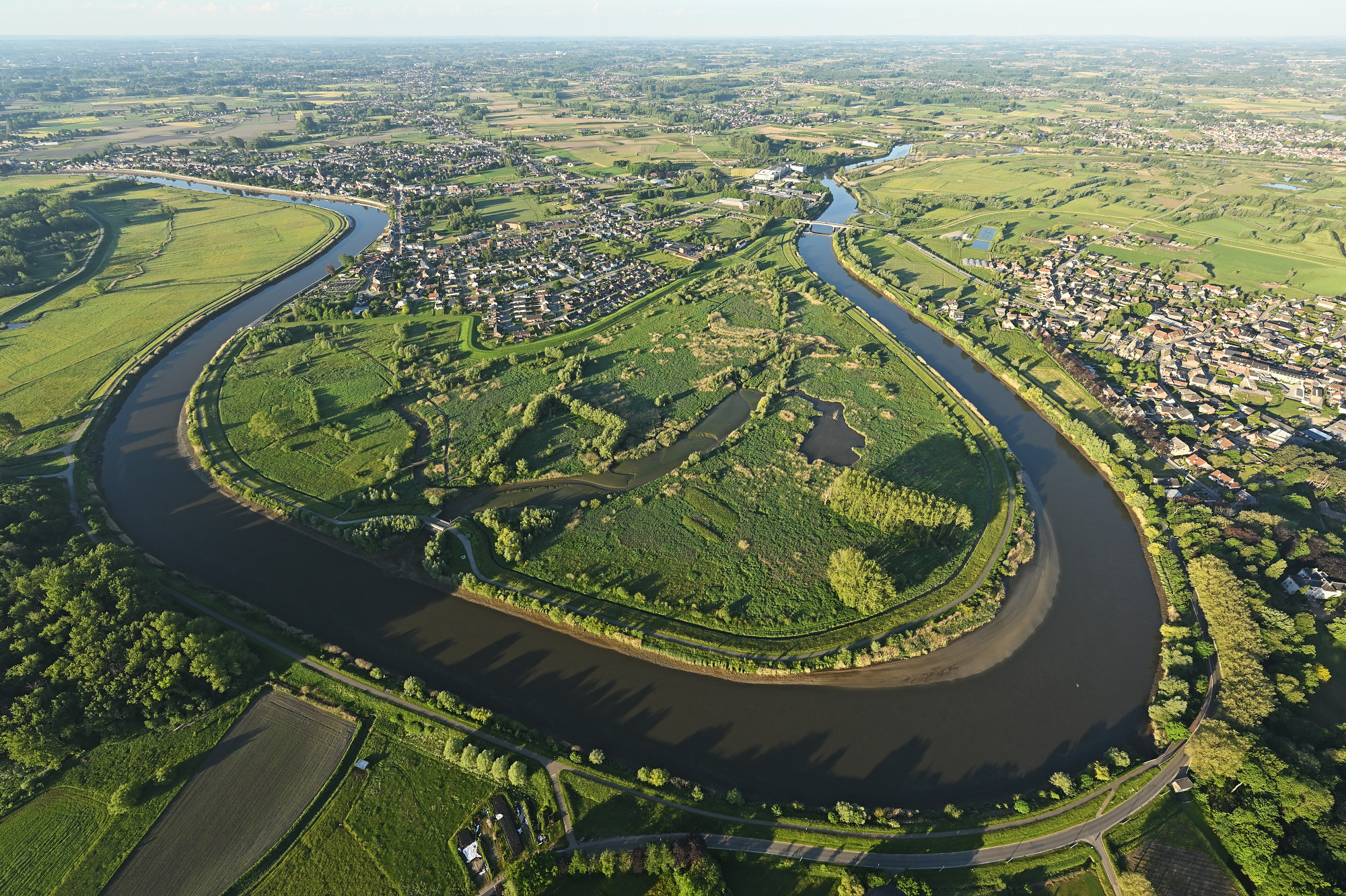 Luchtfoto Bergenmeersen aan de Schelde in Wichelen 