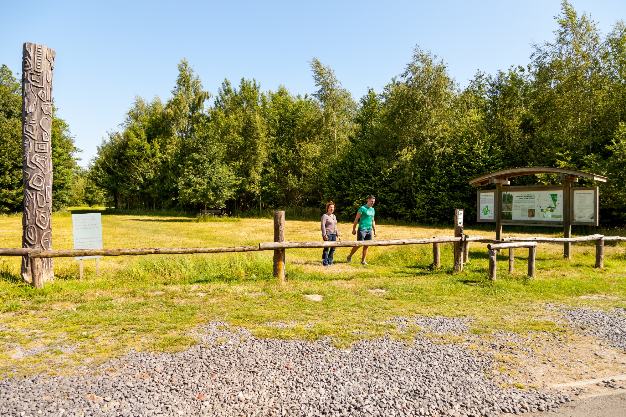 wandelaars in Bergmolenbos