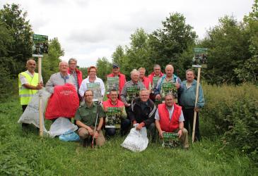 Groep afvalverzamelaars poseren voor foto