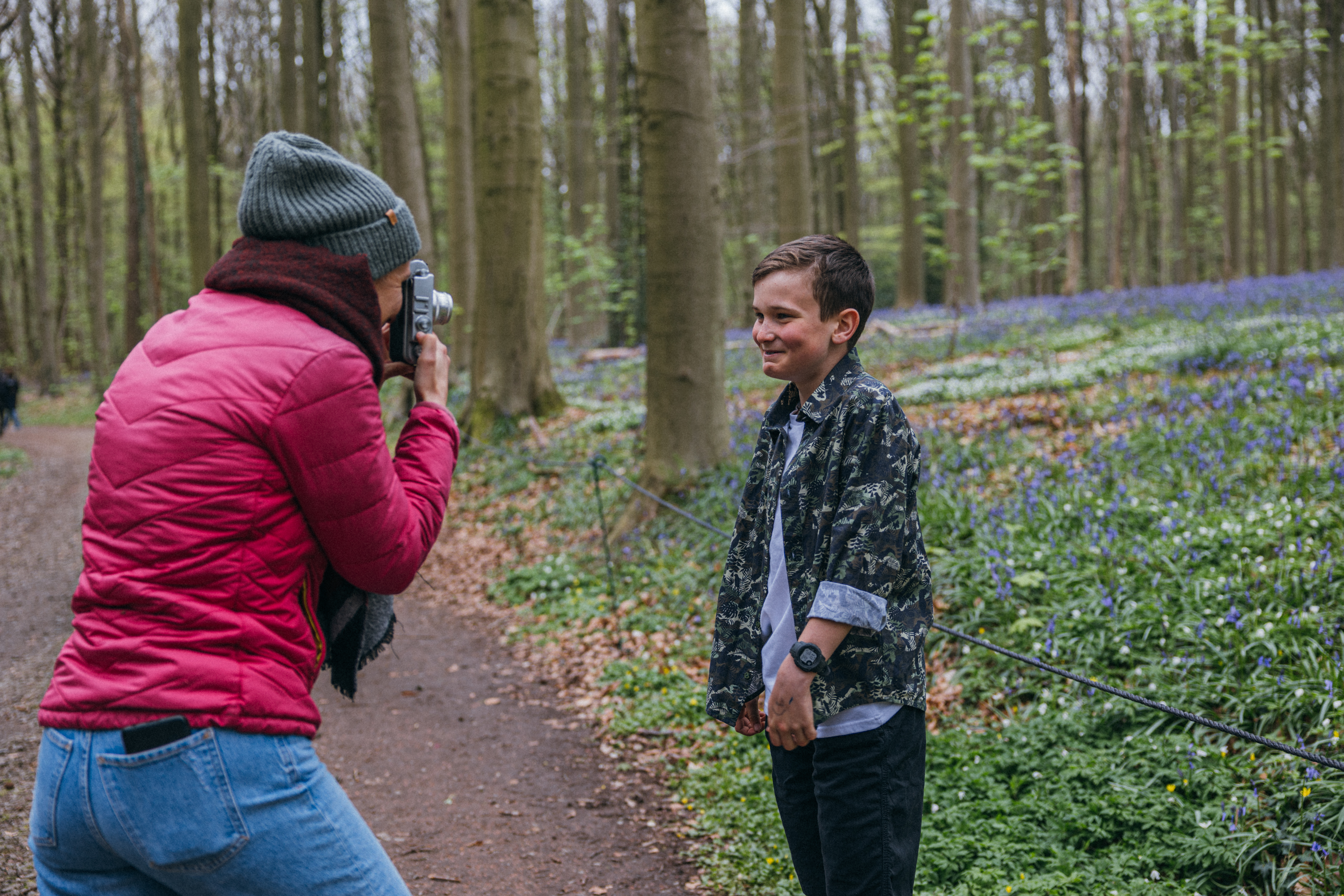 Fotoshoot van een jongen in Hallerbos