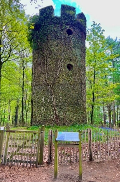 Geuzentoren: een stenen toren uit de 19de eeuw (lang na de 80 jarige oorlog)