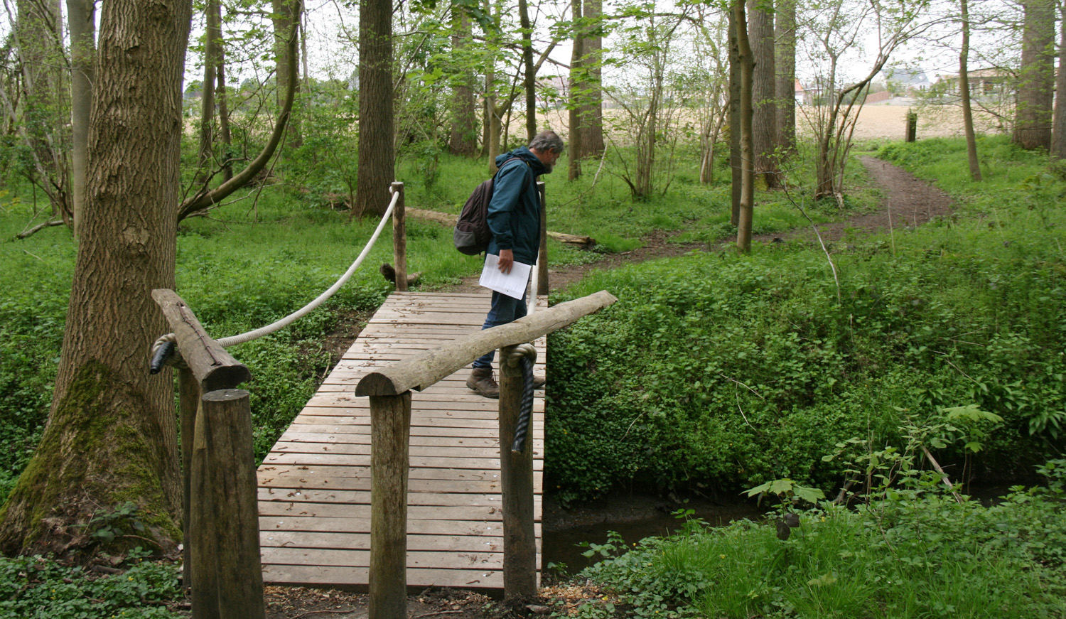 Man op brug