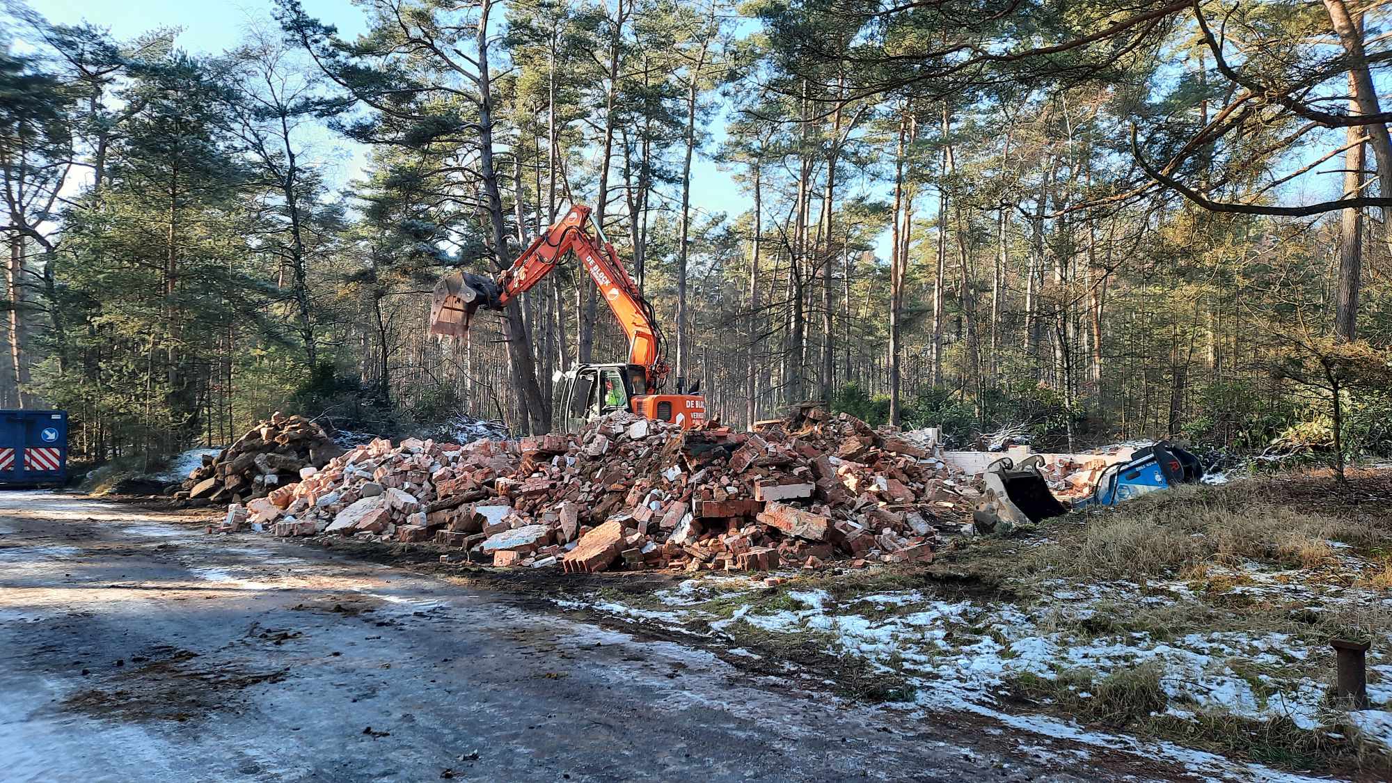 Afbraak gebouw vliegveld van Malle