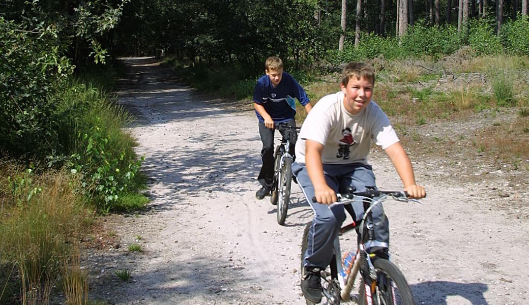 fietsende kinderen