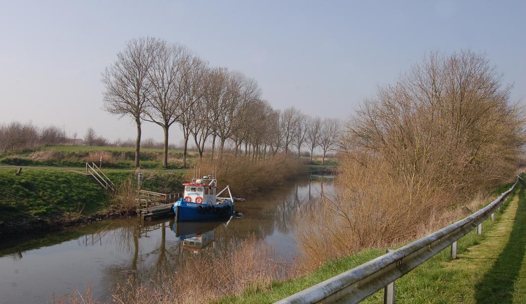 bootje op het kanaal