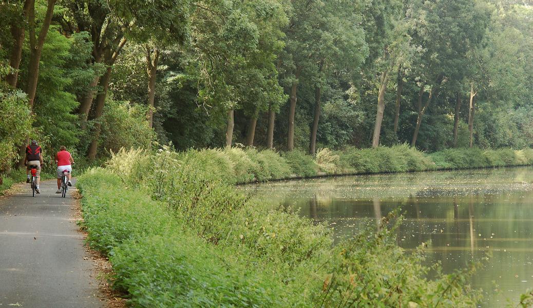 2 fietsers langs het Kanaal