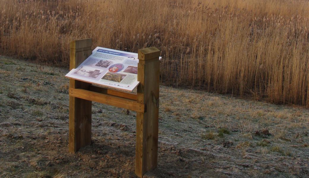 leerpadbord met op de achtergrond het landschap